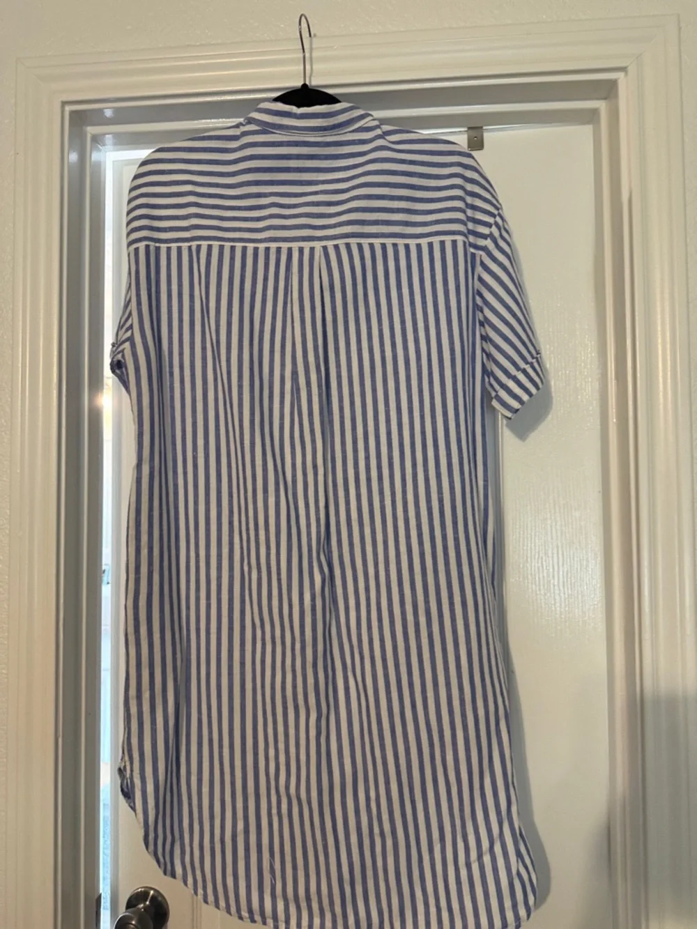 GAP Blue and White Vertical Stripe Short-Sleeve Button-Down Shirt - Picture 2 of 2